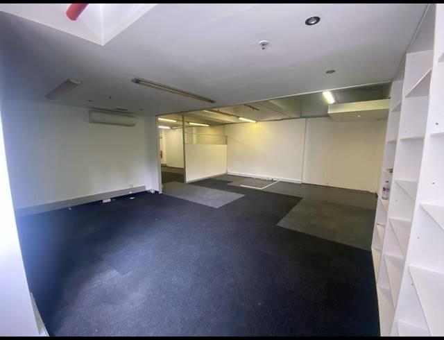 133M² OFFICE TO LET IN WOODSTOCK
